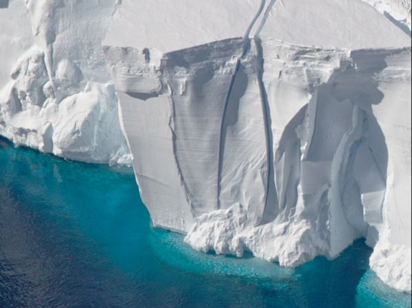 <br />
						Ледники Антарктиды заставляют друг друга таять быстрее
