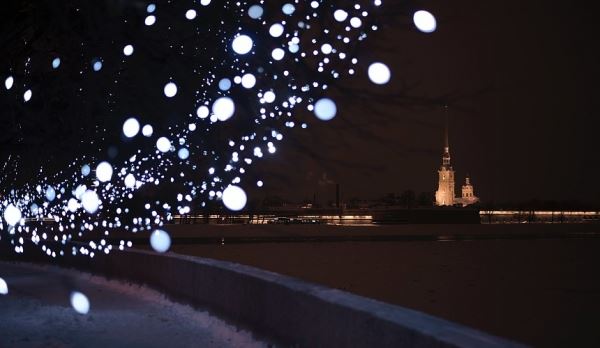 Туристы в Санкт-Петербурге хотят больше туалетов и просят лавочки с солнечными батареями