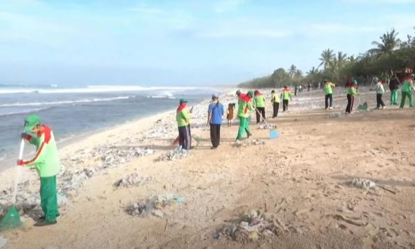 Пляжи знаменитого острова затопило горами мусора: туристы были шокированы апокалиптическим видом