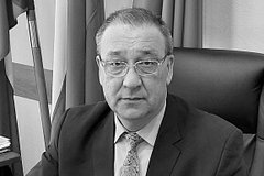 Глава российского поселка умер во время совещания